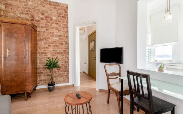 Lovely and Central Flat With Balcony in Cihangir