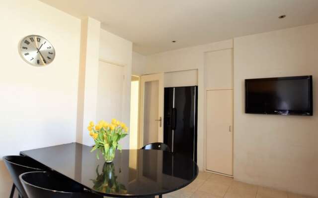 Holdiay Home in Den Helder with private terrace and garden