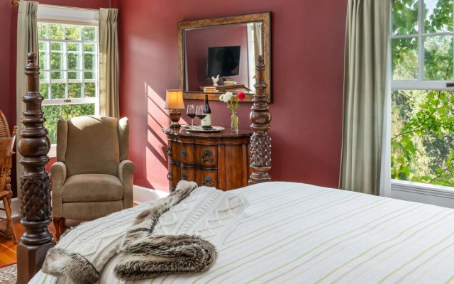 Warm Springs Inn & Winery