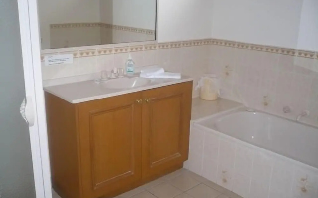 Parklake Holiday Units