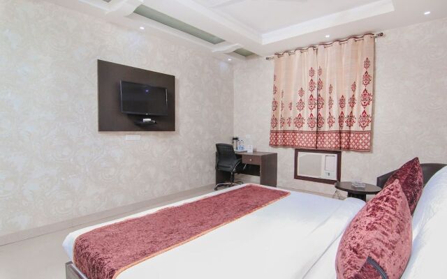 OYO 11532 Hotel SR Grand