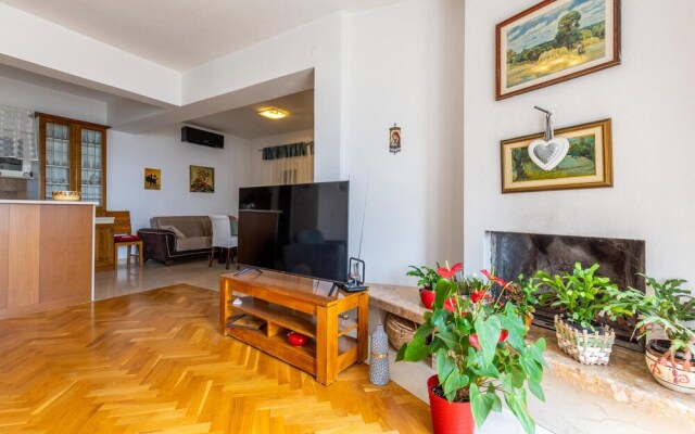 Amazing Home in Podstrana With Wifi and 4 Bedrooms