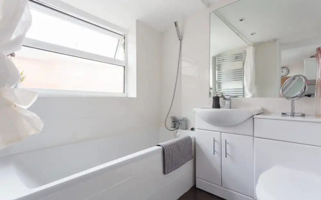 Ashton House, Luton - inhabit short stays