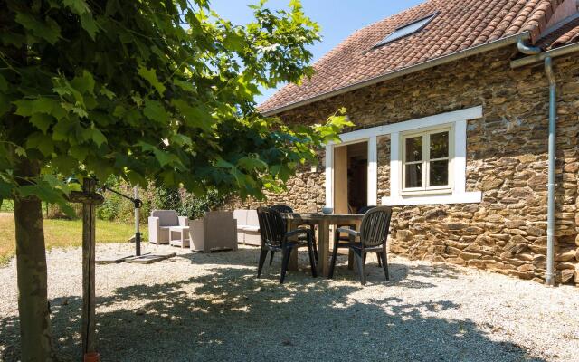 Quaint Cottage in Aquitaine with Furnished Garden