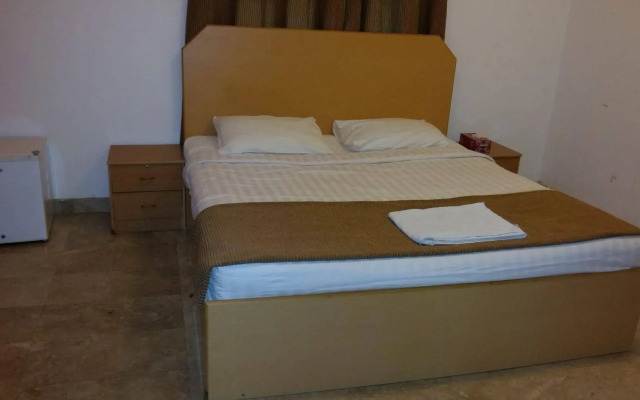 OYO 117 Majestic Hotel