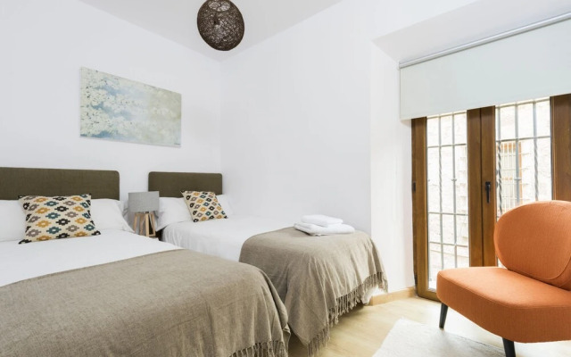 Cozy Apartment in Great Location 2 Bd. Plaza Nueva II