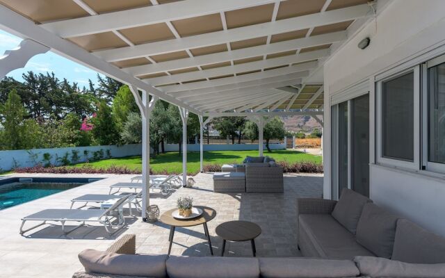 Casa Bianca Villa With Private Pool