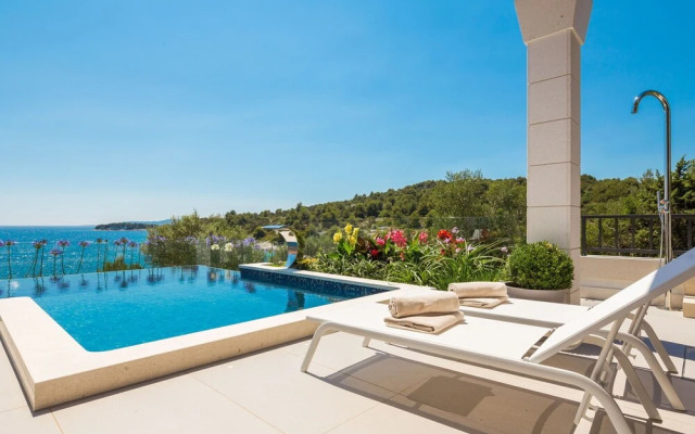 Beachfront Villa Azzurro With Pool