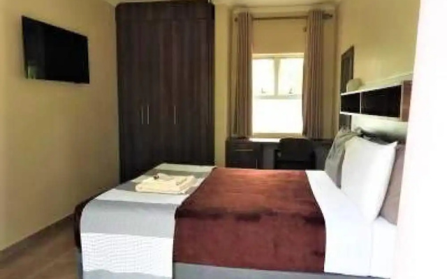 2 Bedroomed Apartment With En-suite and Kitchenette - 2066