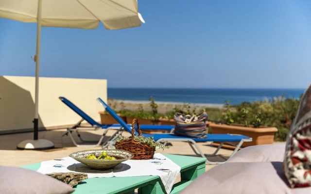 Live by the sea at House Almyra