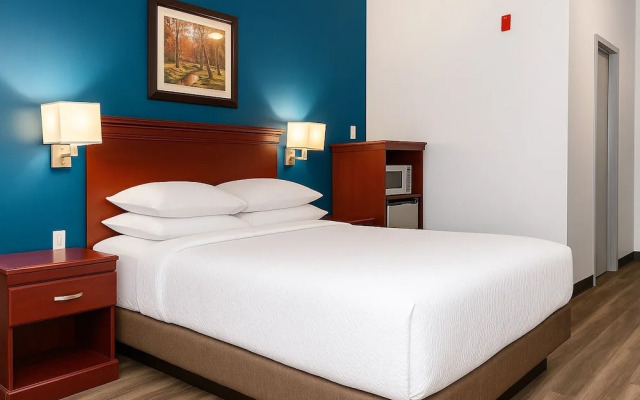 Signature Inn & Suites Hamilton