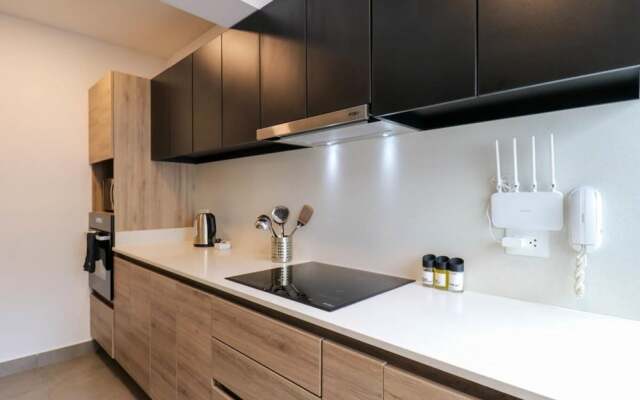 w Fantastic 2BR With Balcony in Miraflores