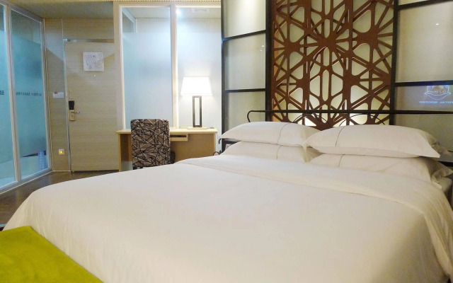 Cn Holiday Hotel
