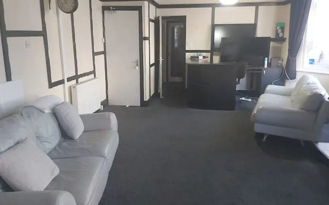 OYO Tudor Lodge - Redcar Beach