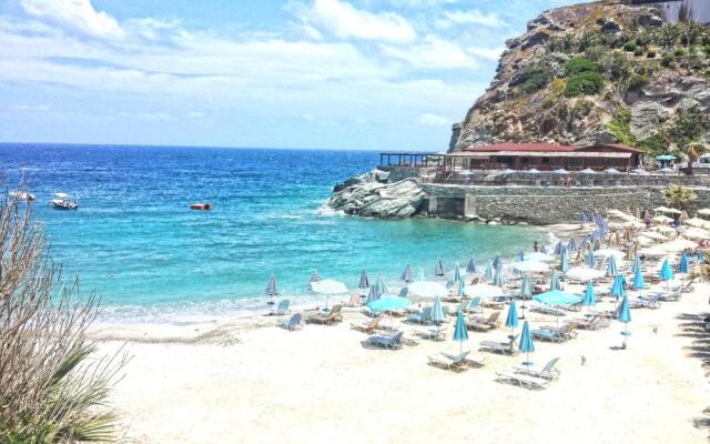 Sea View Apartments 10meters from the beach
