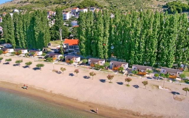 Apartment Jerko - 200 m from beach: A1 Omis, Riviera Omis