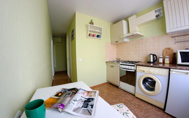 Flatsy at Botanichniy Sad underground