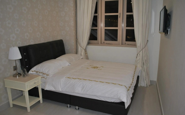 Jayleen Clarke Quay Hotel