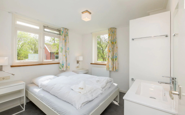 Appealing holiday home in Vrouwenpolder with garden