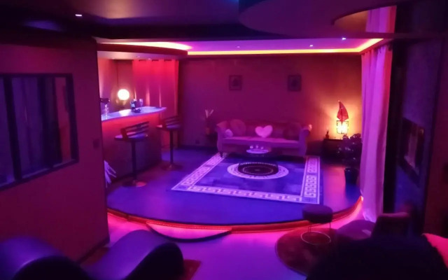 L'Insolite Spa Privatif ''Suite Luxueuse-Jacuzzi"