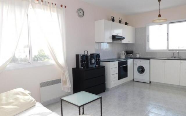 Emma's Place, 2 bedroom apartment with pool view