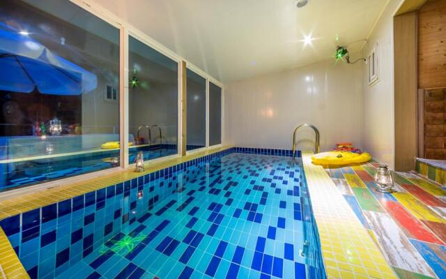 Gapyeong aqua velly poolvilla jeongaeksil poolvilla and spa