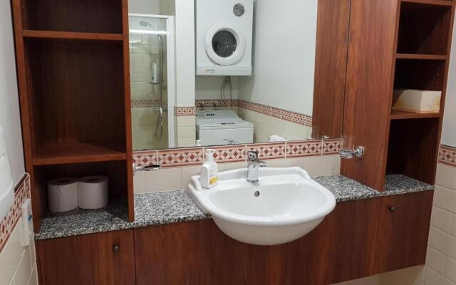 Beautiful sea views - Large 1 Br Free Parking