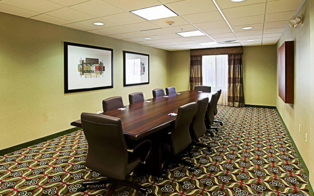 Holiday Inn Express & Suites Phoenix - Glendale Sports Dist by IHG