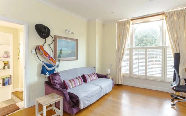 Peaceful 2 Bedroom Apartment in Affluent Fulham