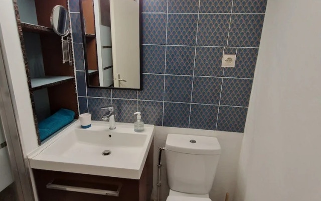 Cozy City Retreat With Balcony, Le Mans