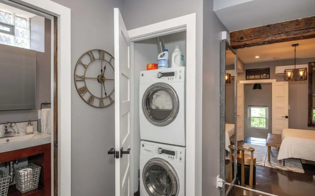 Luxury Mt. Adams Retreat Apt 1