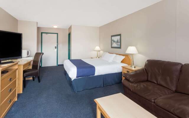 Ramada by Wyndham Quesnel