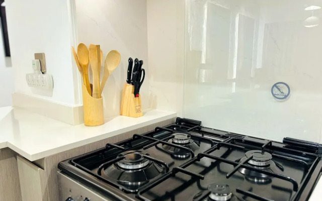 Luxury 1BR 5 star Apt Burj Khalifa View