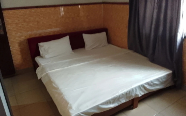 Palace Holiday Inn LTD