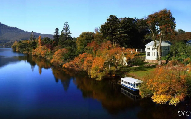The Woodbridge Waterfront Rooms.