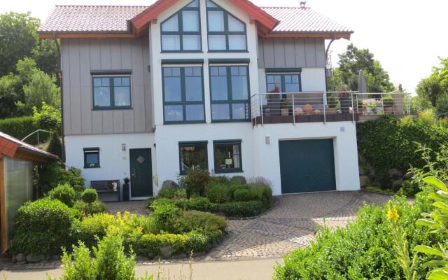 Pretty holiday apartment with an idyllic garden in Daun