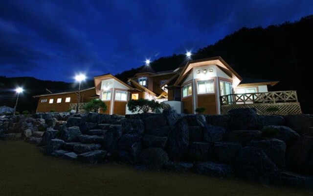 Yeongwol Hanbando River Pension