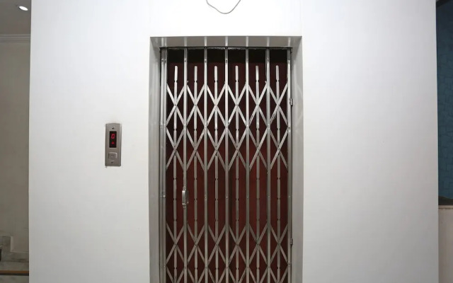 OYO 24646 Hotel Gaurav Palace