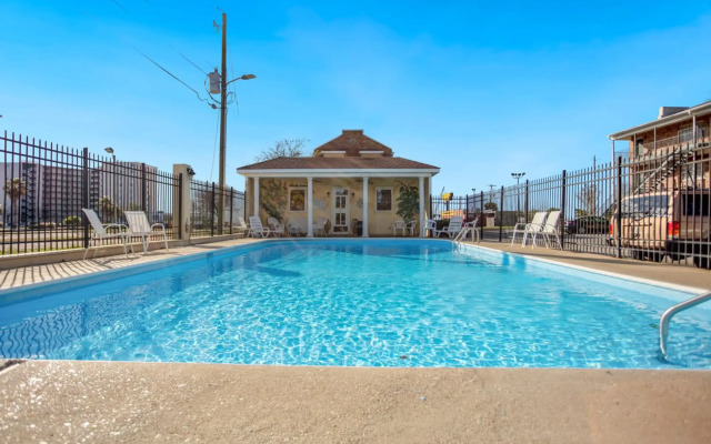 Edgewater Inn