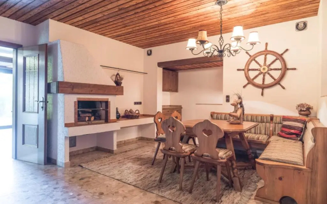 Yes, it is RETRO - Big Villa with Indoor Pool by ichbucheAT - Villas_and_Bungalows in Vienna - Photo 4