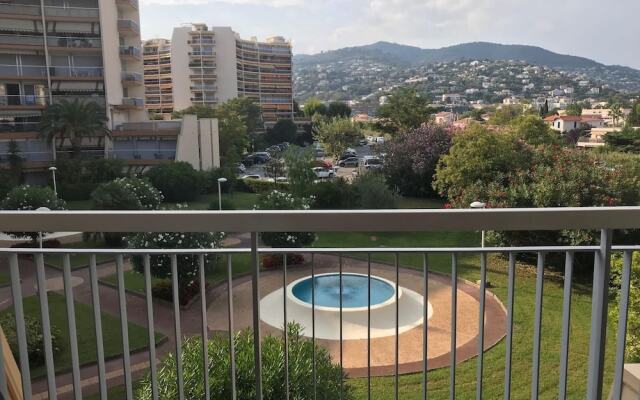 Studio in Mandelieu-la-napoule, With Wonderful Mountain View, Pool Access, Enclosed Garden - 1 km From the Beach