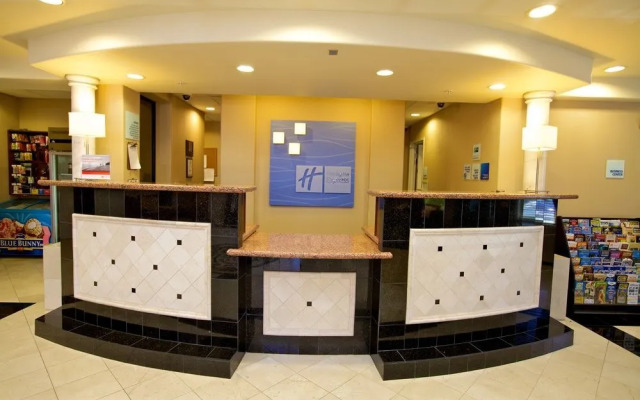 Holiday Inn Express & Suites Lathrop