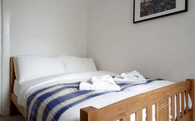 Central 2 Bedroom Flat In Edinburgh