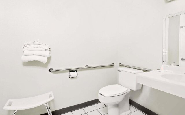 Super 8 By Wyndham Carlisle-South