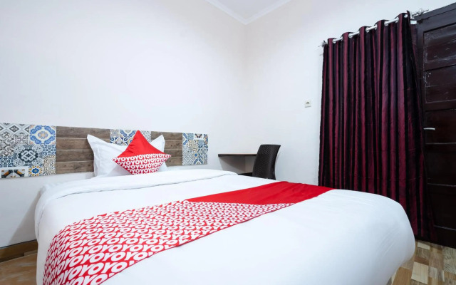 Super OYO 2285 Art Guest House Syariah
