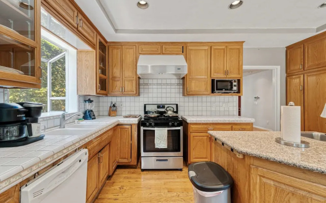 NEW - 1 Location-family-5br-yard-gym-parking