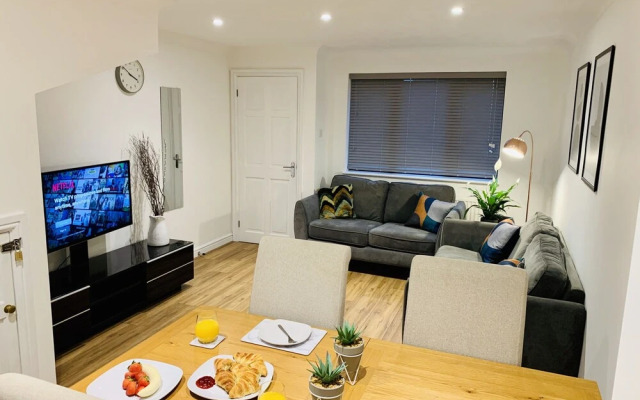 SA Today St Margarets Court Taunton with Fibre Wi-Fi & Netflix
