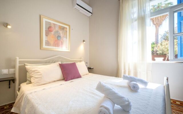 Grandma's Chic Home in Chania Venetian Harbor