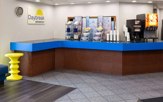 Days Inn & Suites by Wyndham Albany