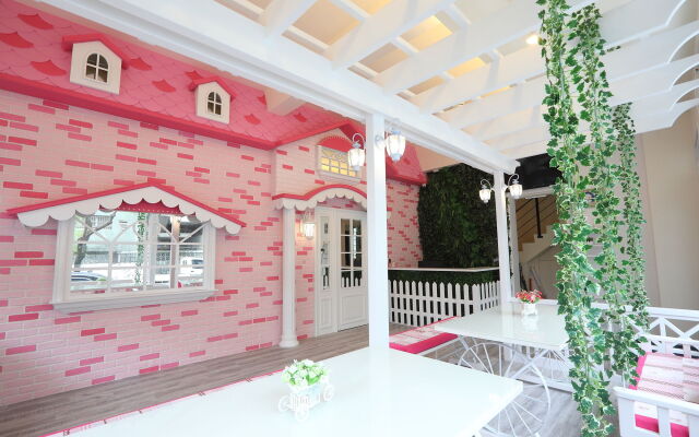 Happiness station B&B